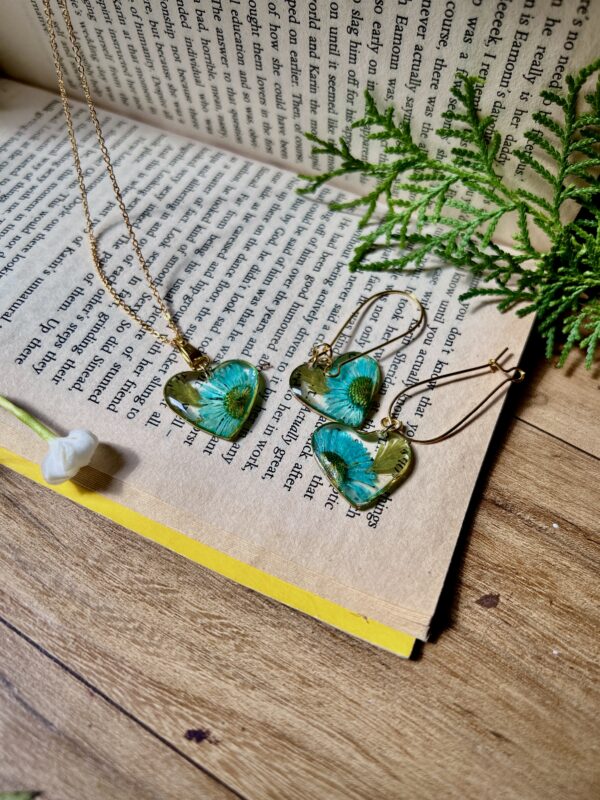 Heartfelt Aster Resin Jewelry Set | Handmade | Heart-Shaped | Turquoise Aster Dried Flowers - Image 3