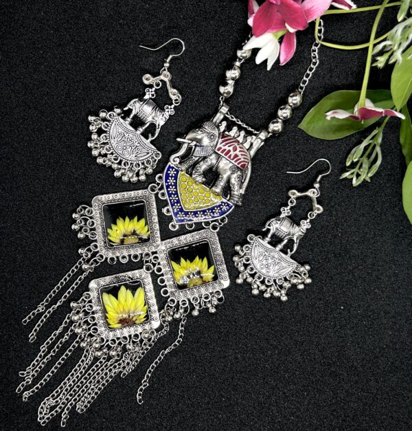Navratri Phool Jashn Set | Oxidized Necklace + Earrings | Sunflower Resin Jewellery