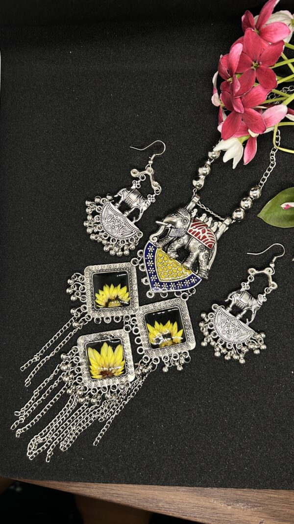 Navratri Phool Jashn Set | Oxidized Necklace + Earrings | Sunflower Resin Jewellery - Image 4