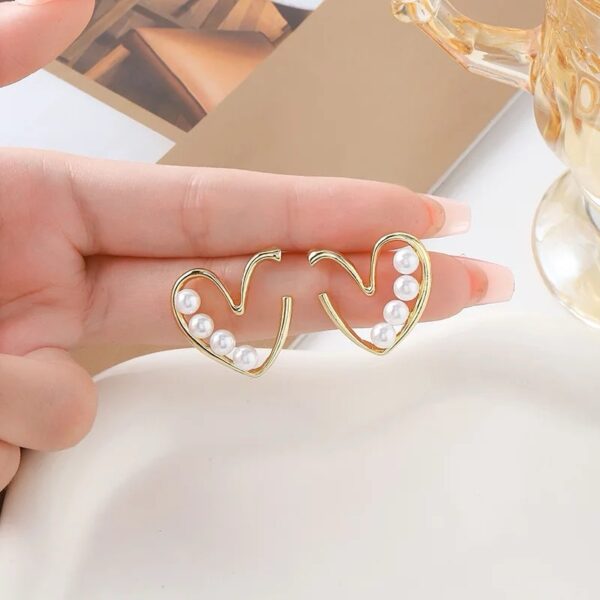 Korean heart shape pearl studs - Image 2