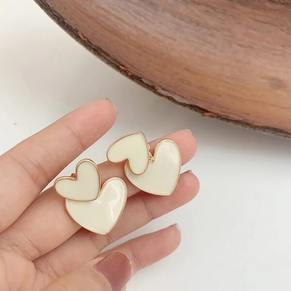 white heart dangler earrings - Image 2