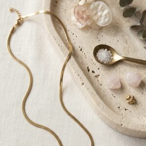 Black Lucky Clover Pendant with Golden snake chain (40 cm) - Anti-Tarnish