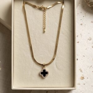 Black Lucky Clover Pendant with Golden snake chain (40 cm) - Anti-Tarnish